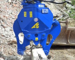 Location Cisaille à béton 2,5 à 3,9T